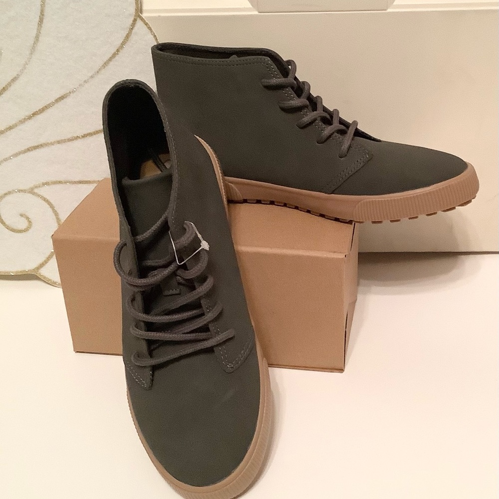 NEW Boys boots